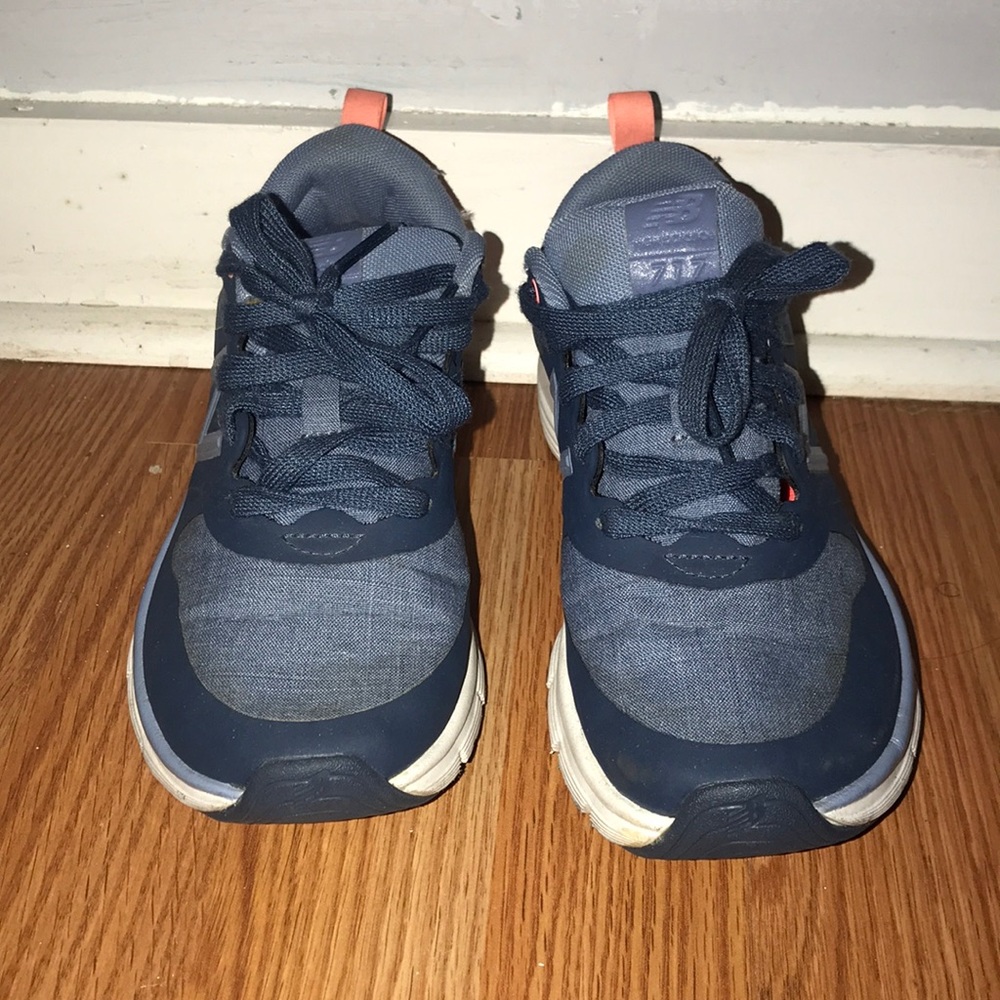 New balance 717 shoes - Picture 2 of 5